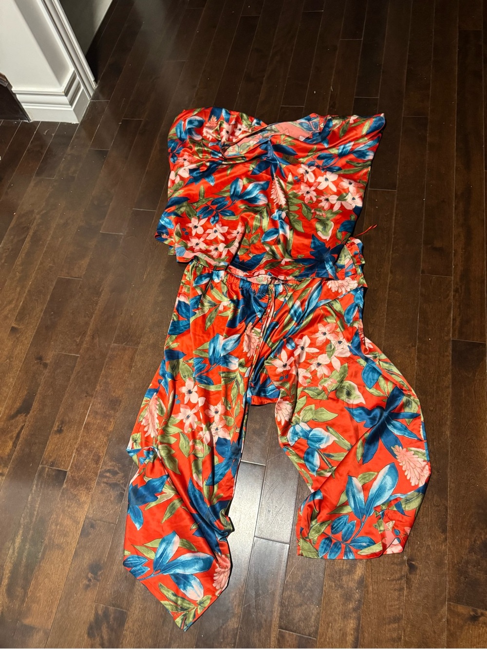 EUC Natori Tropical Floral pj in Red, Blue & Green